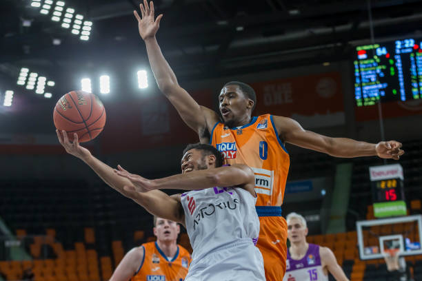 他不仅用个 他不仅用个