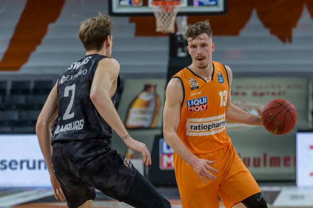 通过榜样的 通过榜样的