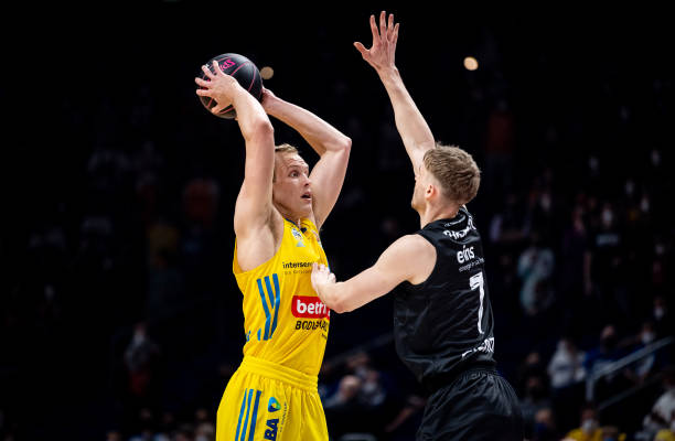 两位选手现 两位选手现