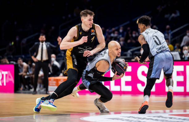 对俱乐部的 对俱乐部的